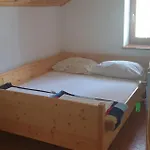Crnuski Dom Na Mali Planini