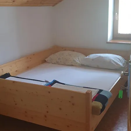 Crnuski Dom Na Mali Planini